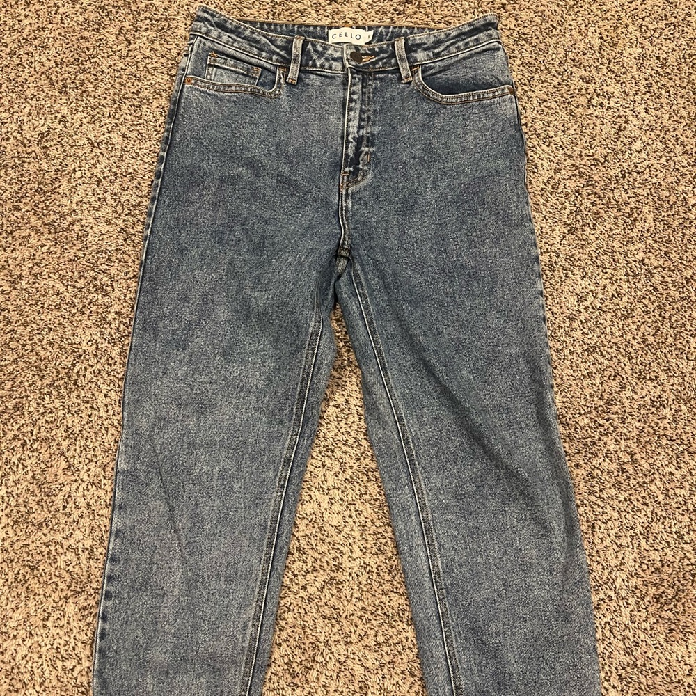 Straight mom jeans.